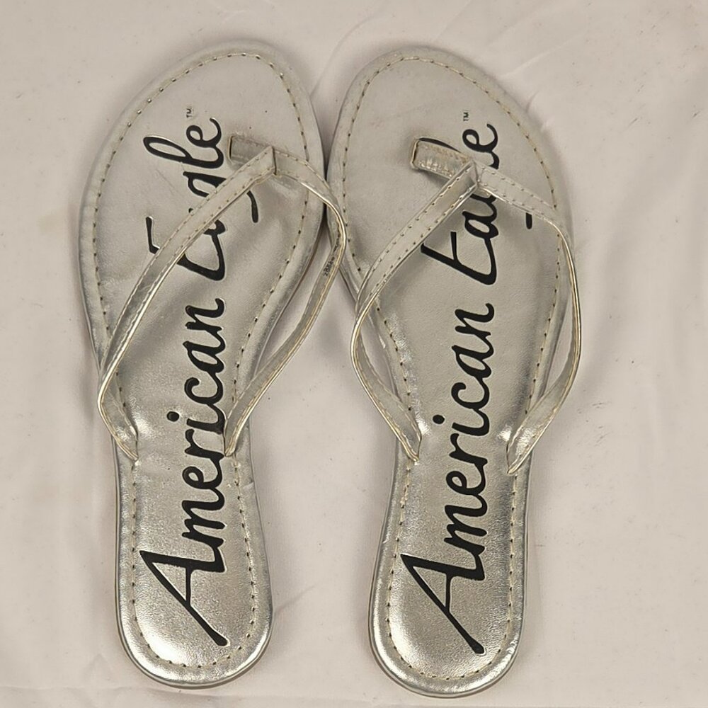 American Eagle Silver Flip Flop Sandals – Size 7